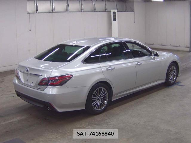 Toyota CROWN HYBRID 2022-05 8003748-4