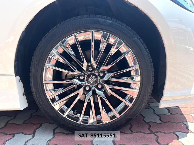 Toyota CROWN HYBRID 2019-12 8005097-12