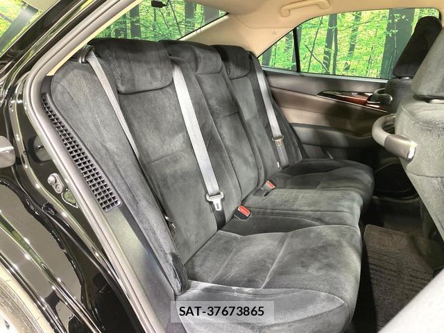Toyota CROWN HYBRID 2018-02 8006731-8