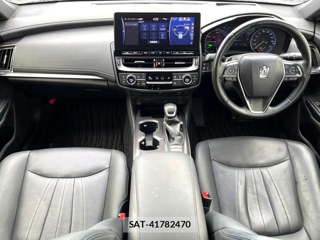 Toyota CROWN HYBRID 2022-04 8011226-1