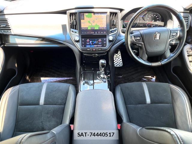 Toyota CROWN HYBRID 2017-08 8011229-1