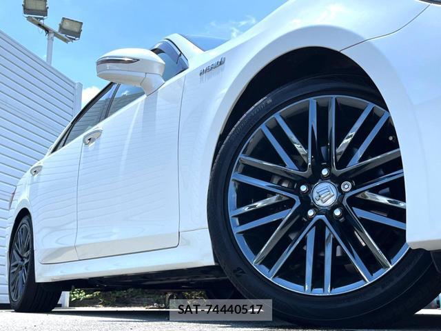 Toyota CROWN HYBRID 2017-08 8011229-15