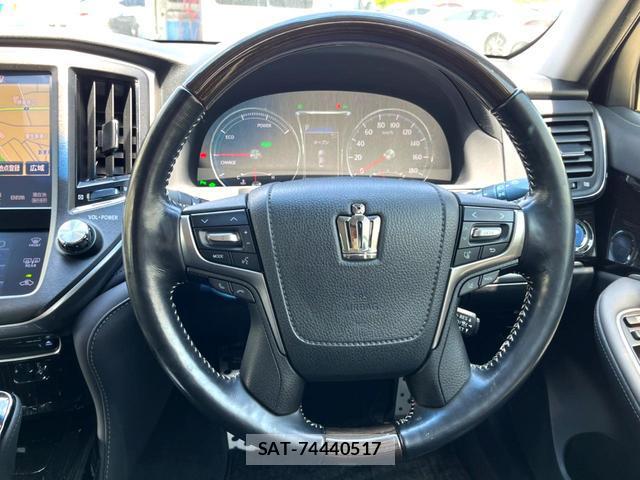 Toyota CROWN HYBRID 2017-08 8011229-8