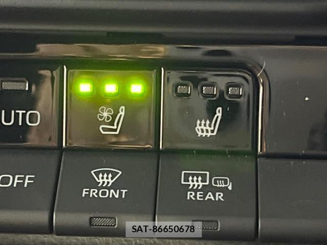 Toyota CROWN 2023-12 8004714-4