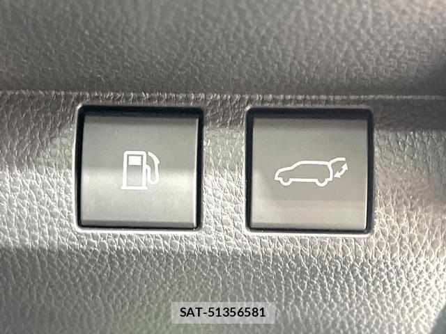 Toyota CROWN 2023-11 8004880-8