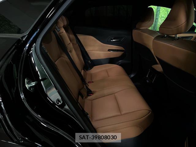 Toyota CROWN 2023-12 8005061-16