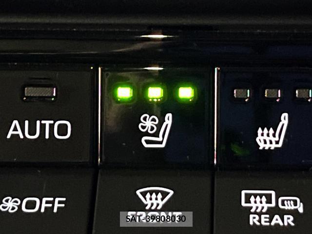 Toyota CROWN 2023-12 8005061-6