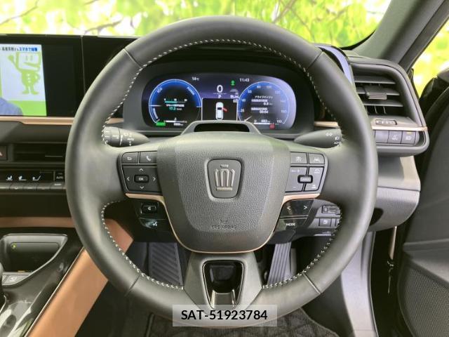 Toyota CROWN 2024-09 8007236-15