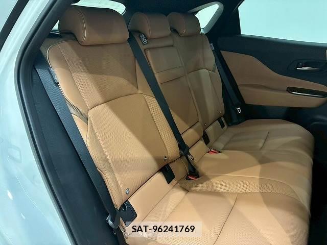 Toyota CROWN 2024-12 8007353-9