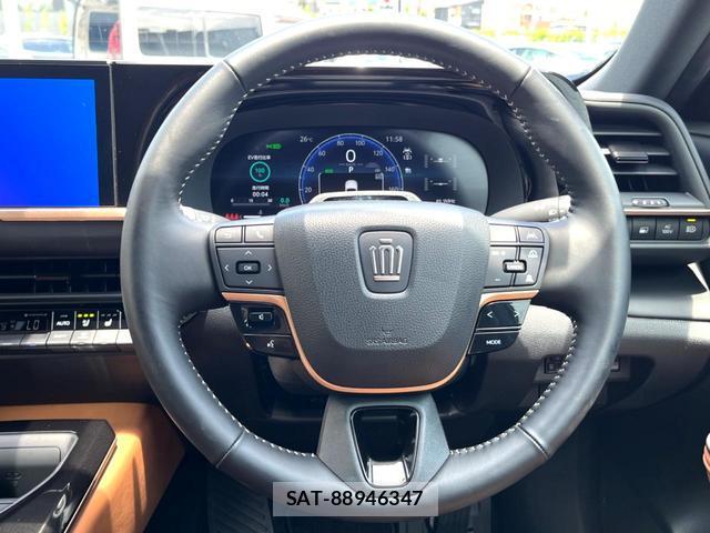 Toyota CROWN 2024-10 8007471-12