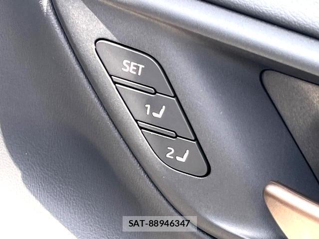 Toyota CROWN 2024-10 8007471-8