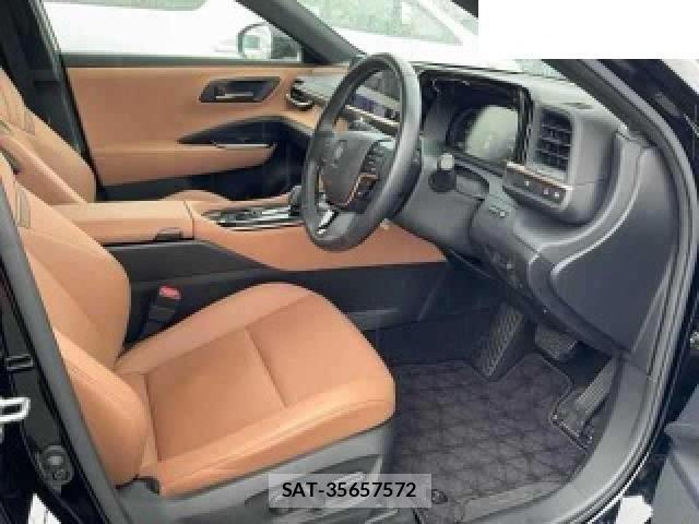 Toyota CROWN 2024-02 8009275-2