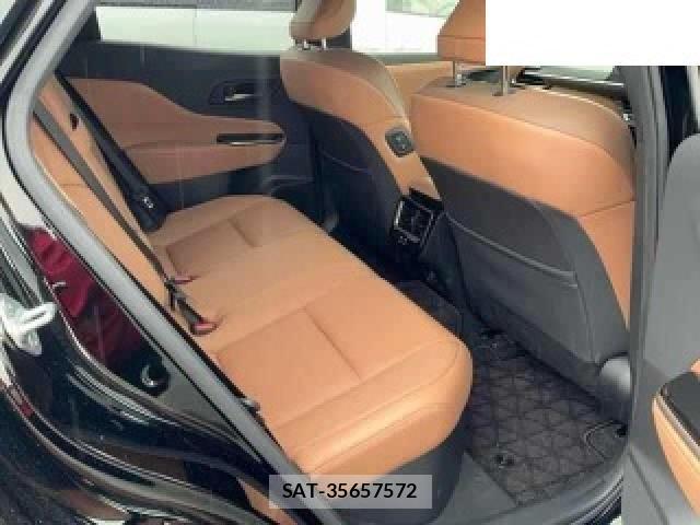 Toyota CROWN 2024-02 8009275-4