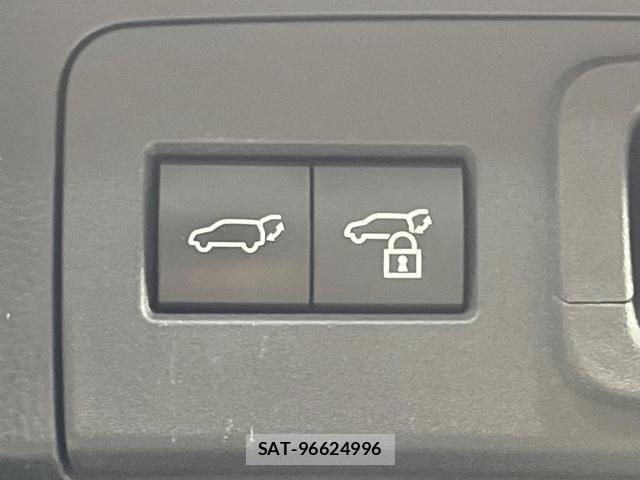 Toyota CROWN 2024-07 8009616-5
