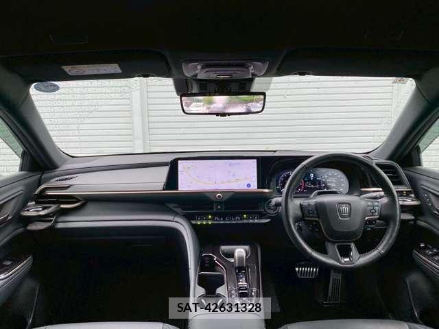 Toyota CROWN 2024-04 8009755-4