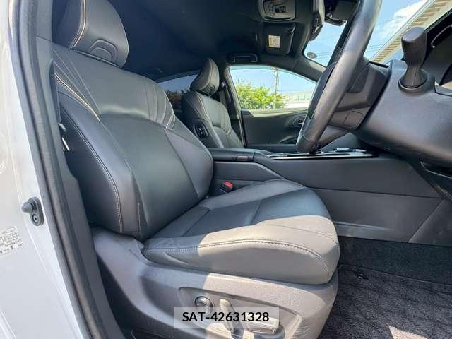 Toyota CROWN 2024-04 8009755-5