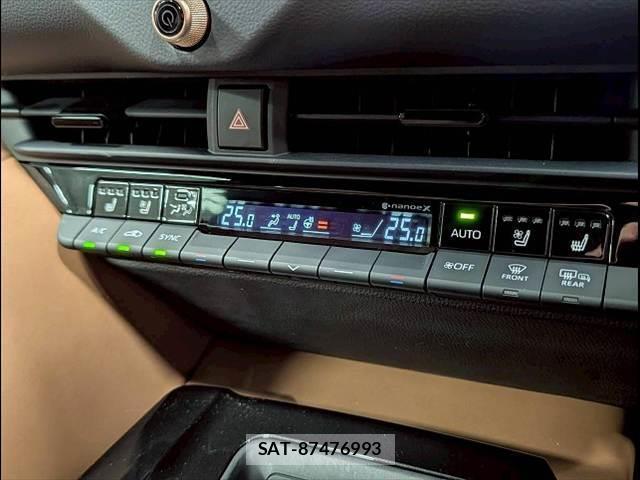 Toyota CROWN 2023-12 8010880-15