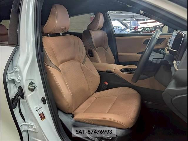 Toyota CROWN 2023-12 8010880-8