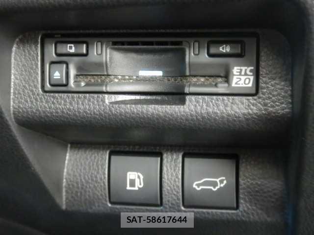 Toyota CROWN 2024-03 8011039-13