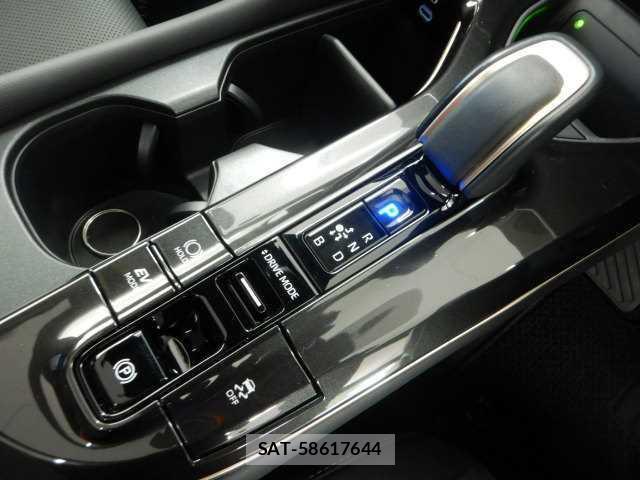 Toyota CROWN 2024-03 8011039-8