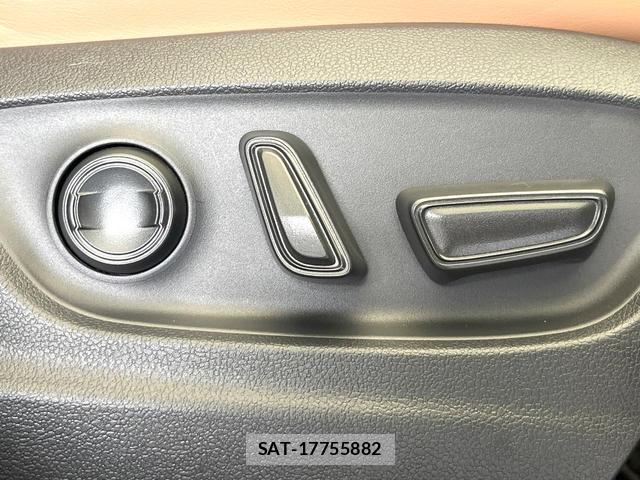 Toyota CROWN 2024-03 8011082-6