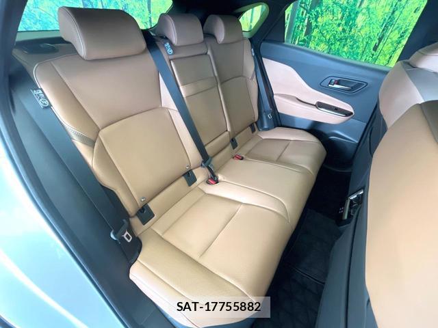 Toyota CROWN 2024-03 8011082-8