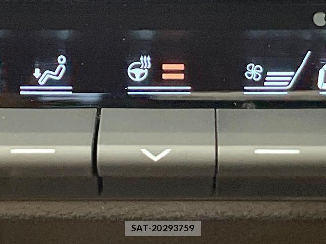 Toyota CROWN 2024-02 8011748-4