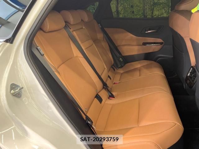 Toyota CROWN 2024-02 8011748-8