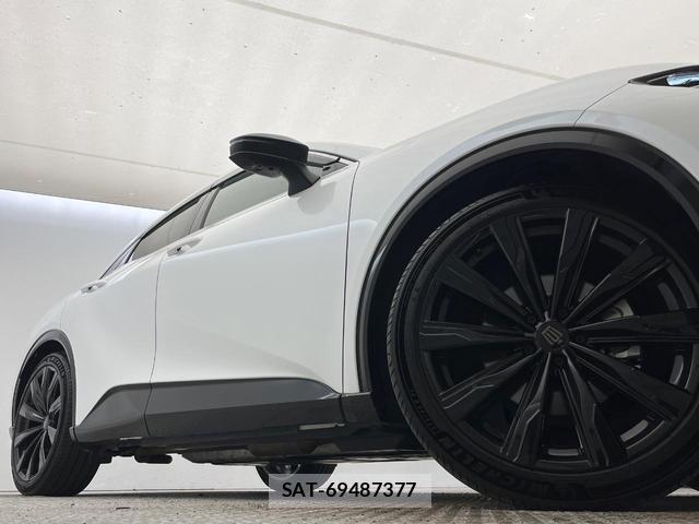 Toyota CROWN 2023-12 8011837-11