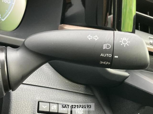Toyota CROWN 2024-11 8012386-14