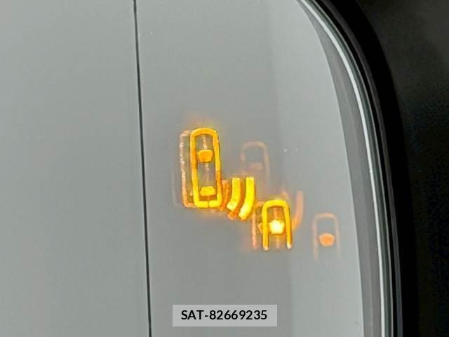 Toyota CROWN 2024-01 8012470-11