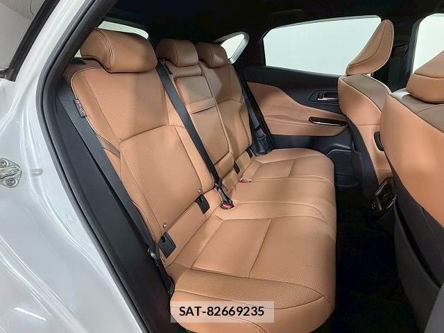 Toyota CROWN 2024-01 8012470-5