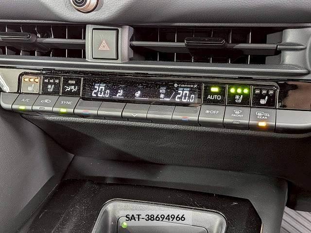 Toyota CROWN 2024-10 8012471-9