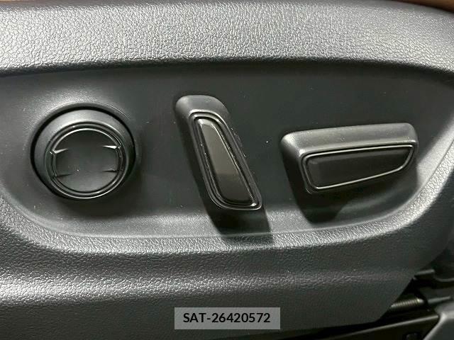 Toyota CROWN 2023-11 8012474-11