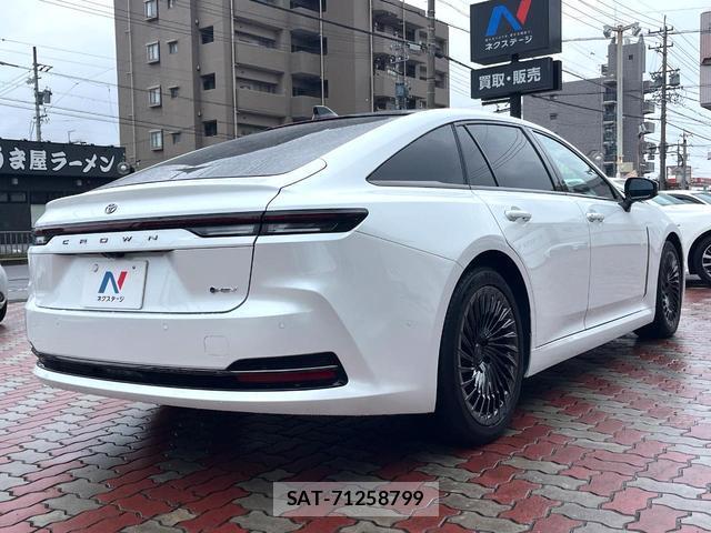 Toyota CROWN 2024-12 8005102-16