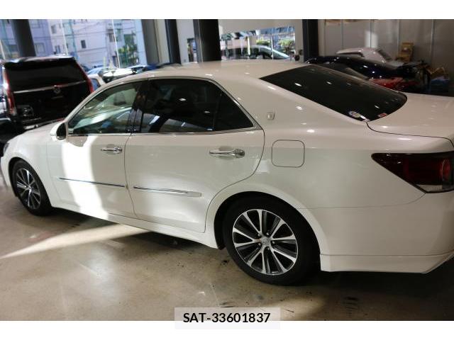 Toyota CROWN 2016-02 8010463-11