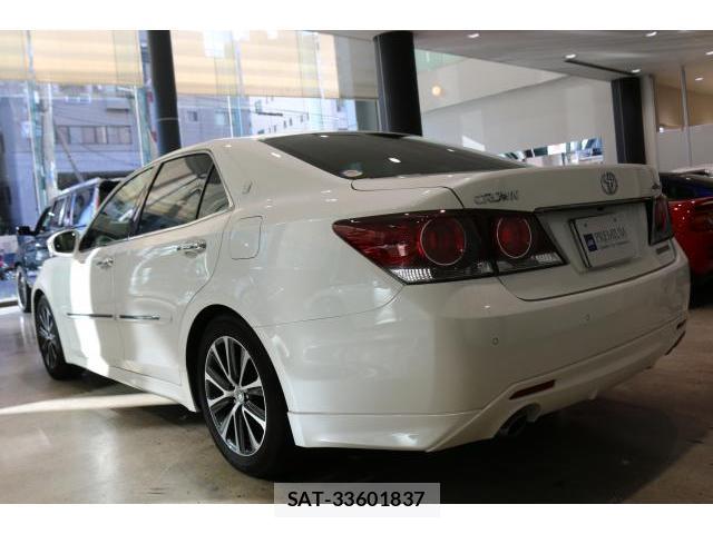 Toyota CROWN 2016-02 8010463-13