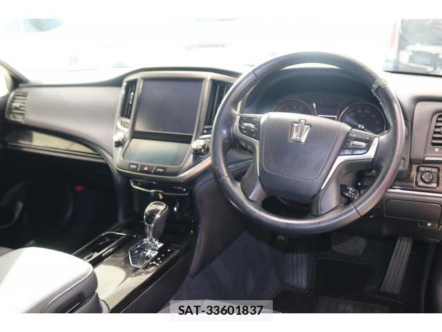 Toyota CROWN 2016-02 8010463-2