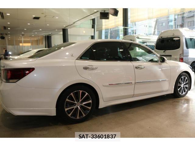 Toyota CROWN 2016-02 8010463-3