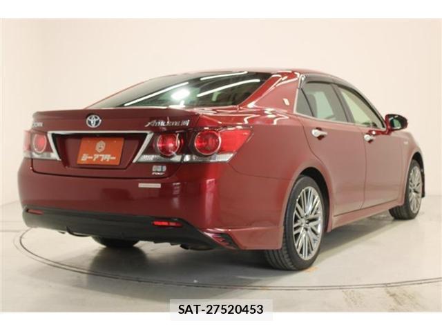 Toyota CROWN 2015-11 8011318-12