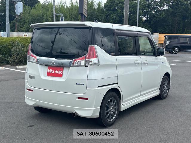 Mitsubishi DELICA 2017-09 8004830-12