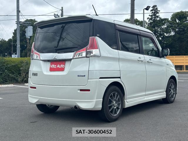 Mitsubishi DELICA 2017-09 8004830-13