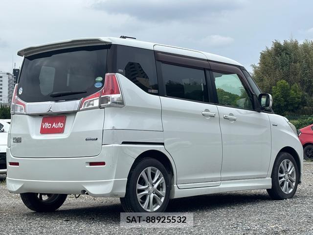 Mitsubishi DELICA 2017-03 8008385-12
