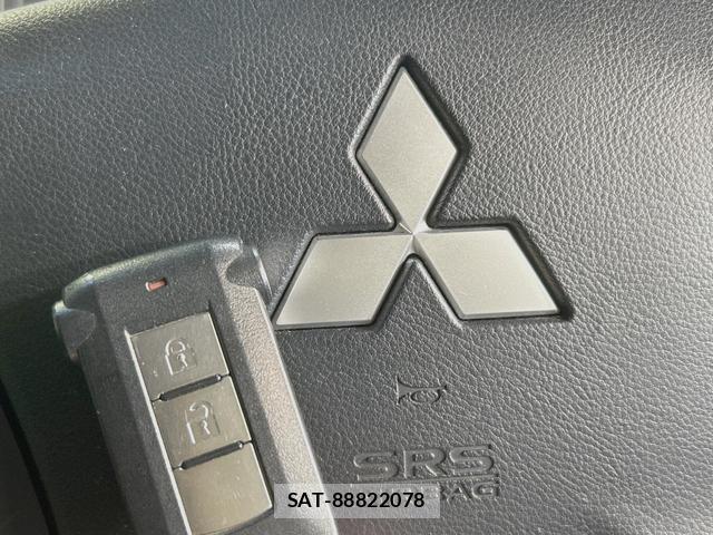 Mitsubishi DELICA 2013-11 8004763-6