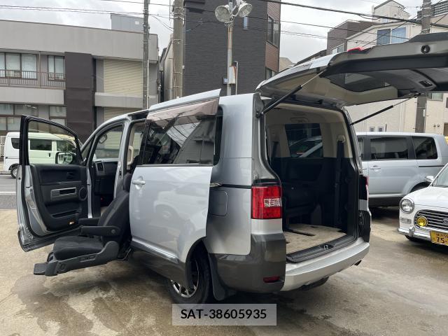 Mitsubishi DELICA 2013-02 8006318-0