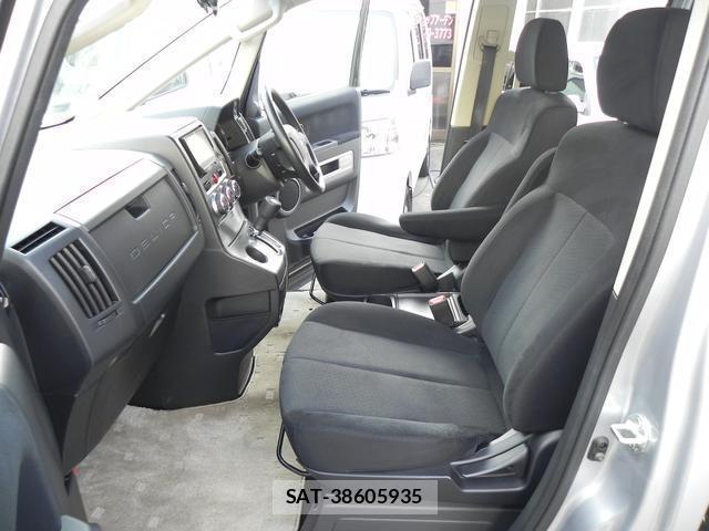 Mitsubishi DELICA 2013-02 8006318-10