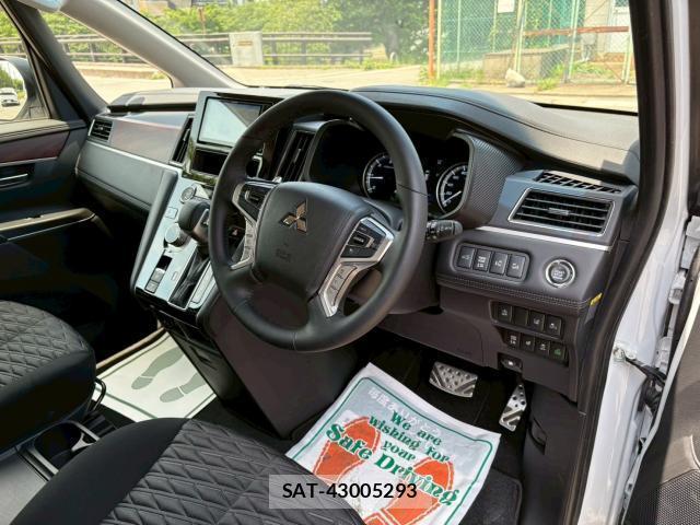 Mitsubishi DELICA 2025-10 8007039-13