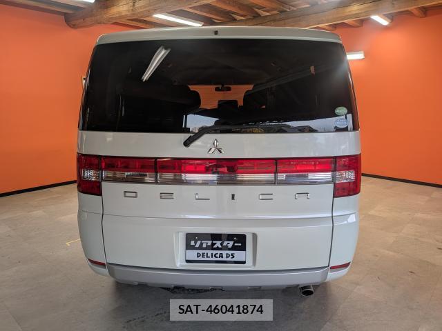 Mitsubishi DELICA 2018-01 8007415-2