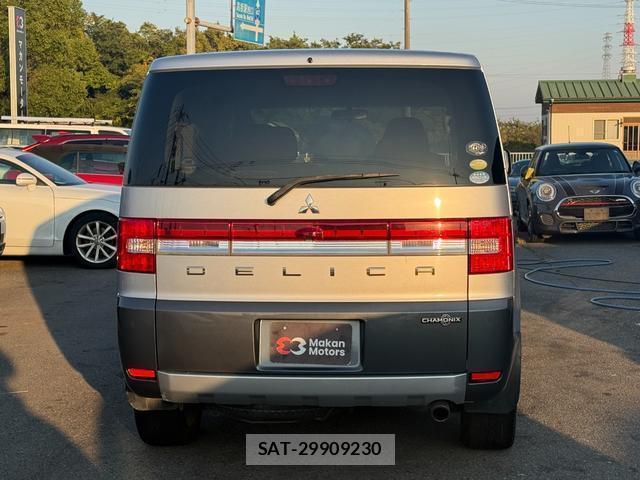 Mitsubishi DELICA 2010-11 8008429-10