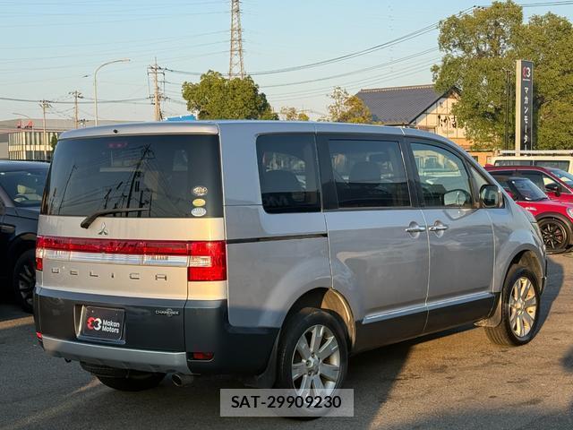 Mitsubishi DELICA 2010-11 8008429-11